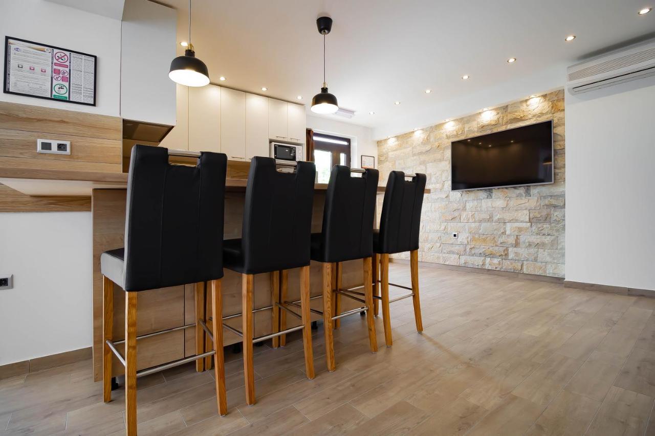 Apartments Marinici Rijeka - With Private Parking Exterior photo